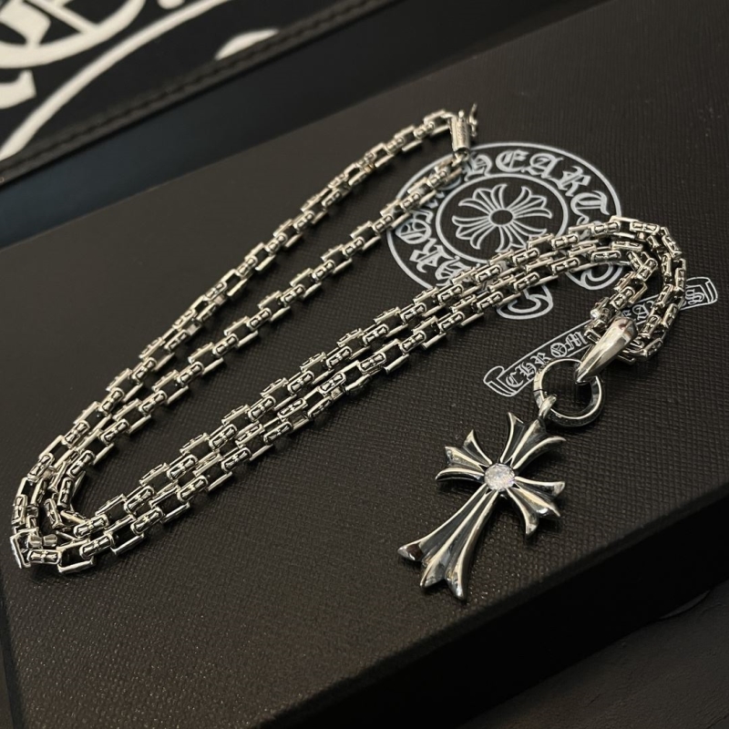 Ch*0me He**ts necklaces